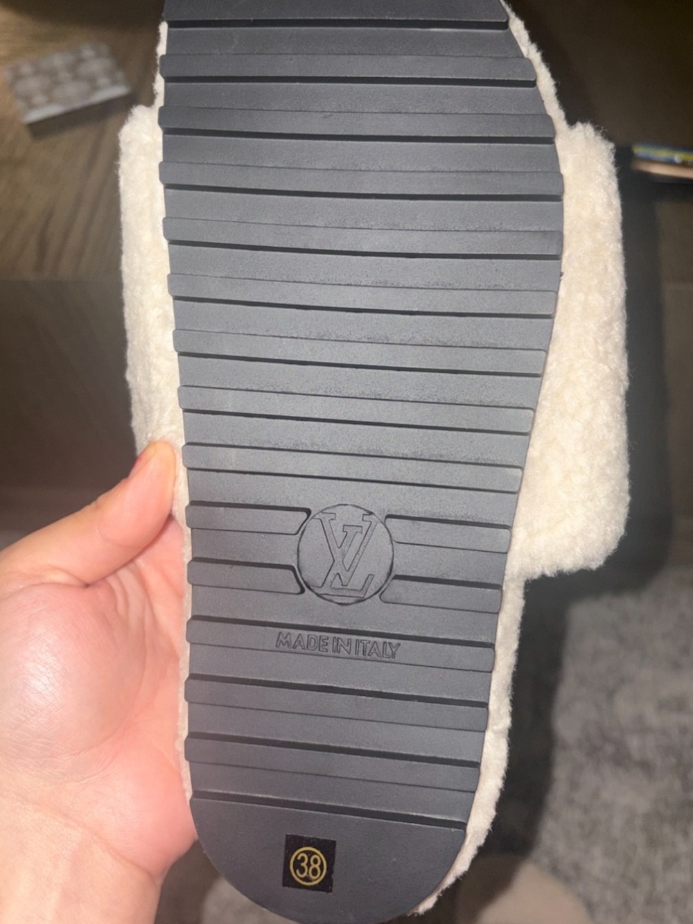 Louis Vuitton Cream Sherpa Slide with Pink Logo Accent - Picture 4 of 4